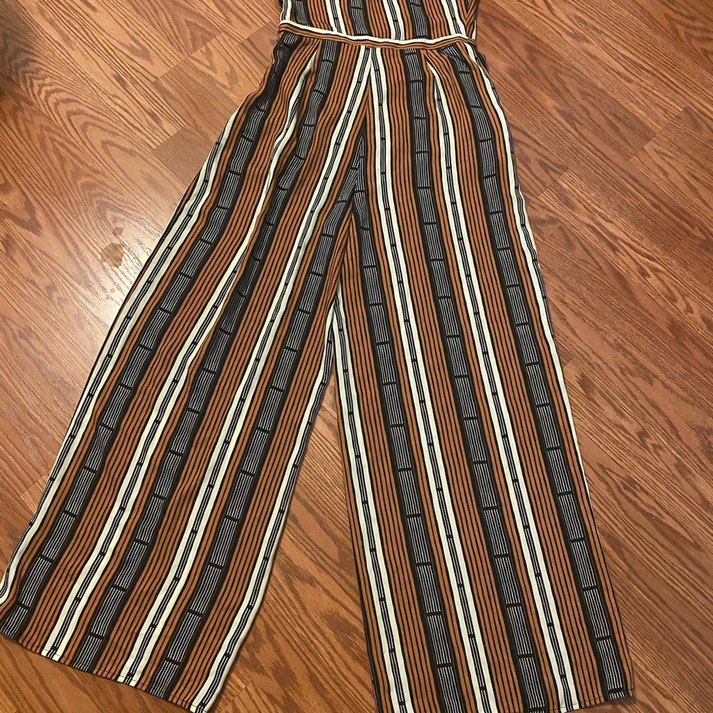 FOREVER 21   Sleeveless jumpsuit medium - Picture 8 of 9